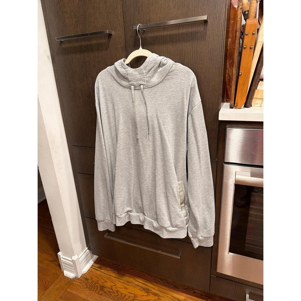 Alo Yoga Chill Hoodie in the color Athletic Heather Grey Mens XL